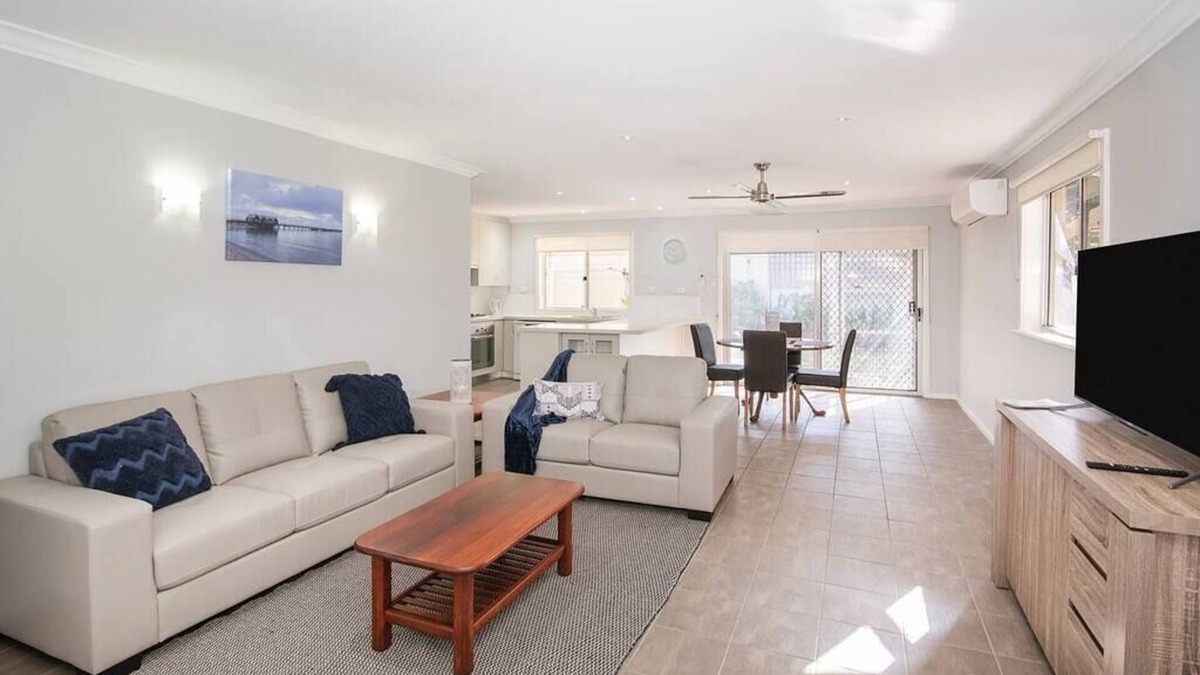Busselton Villa | Jetty Views -100m to foreshore