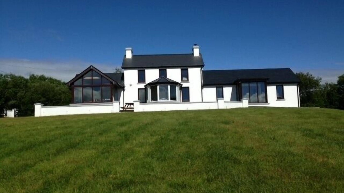 Ardnatrush Cottage | Jewel Box at Bantry Bay