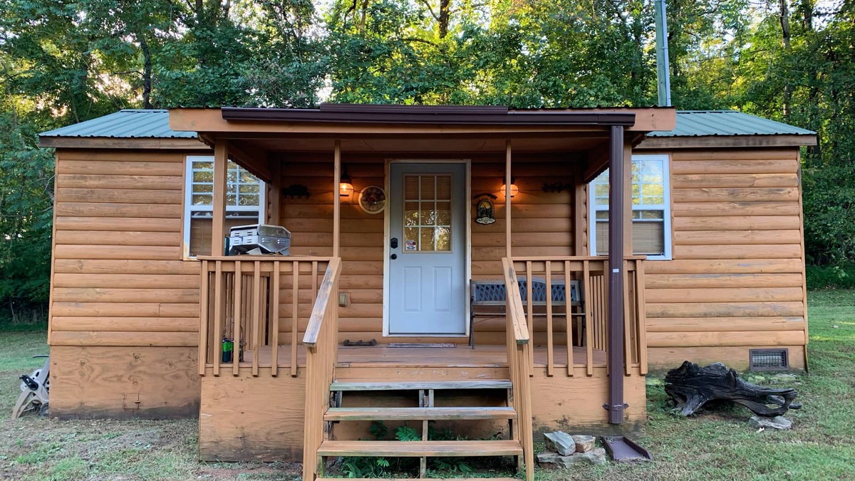 Sparta Cabin | Jewell between Fall Creek Falls, Burgess Falls and Rock Island State Parks