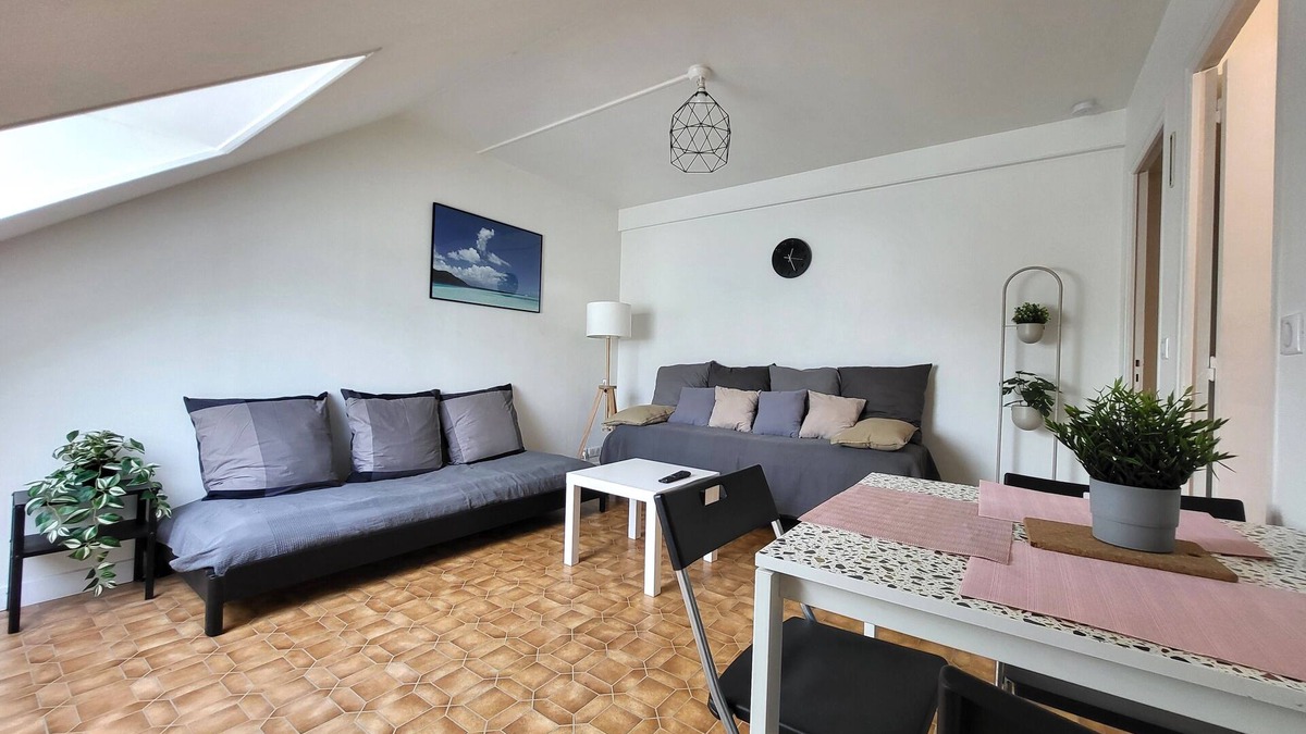 Les Templiers Apartment | JH1 St Quentin en Yvelines : Nice studio + parking lot