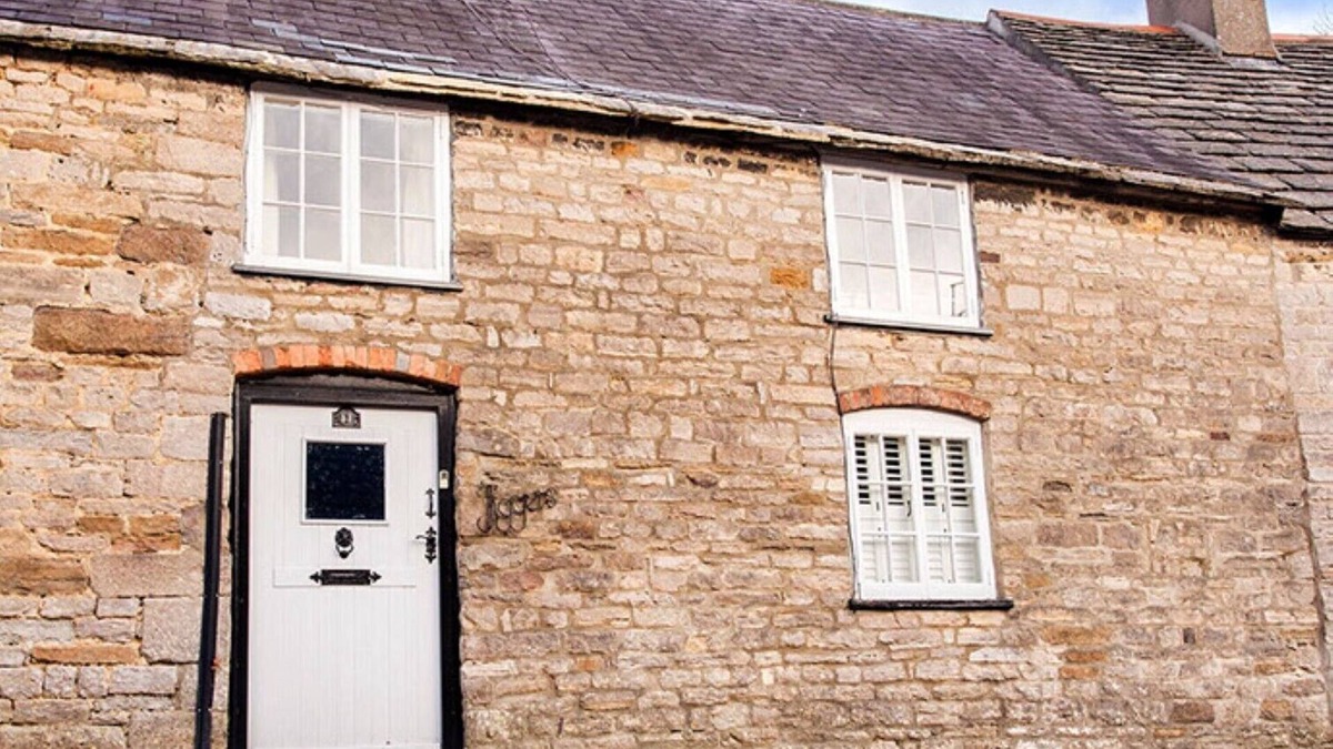 Corfe Castle Village House | Jiggers Cottage (Sleeps 6 + Baby)