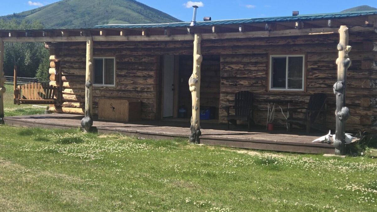 Buckinghorse River Cabin | Jill Side of Grizzly Cabin at Sikanni Ranch
