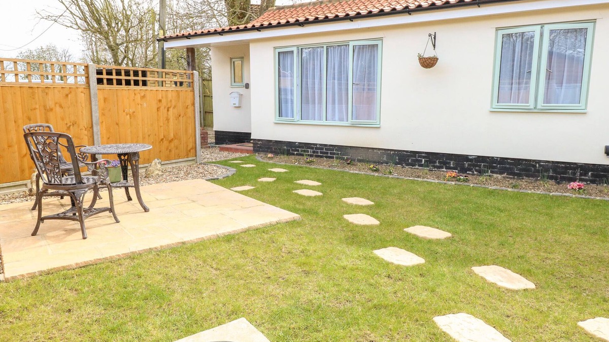 Pulham Market Cottage | JIMMY’S PLACE, romantic, with a garden in Pulham Market