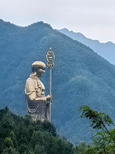 Chizhou House | Jiuhua Mountain Tanfeng Resort Homestay 远眺山景大佛 九华山潭风民宿