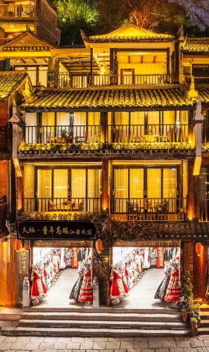 Fenghuang House | Jiuqi Tongnian High-end River View B&B