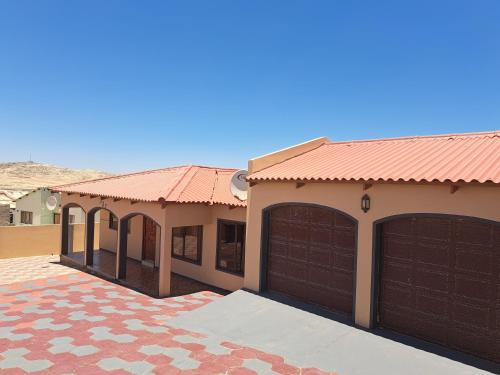 Karas House | JJP SELF CATERING - Three bedroom house