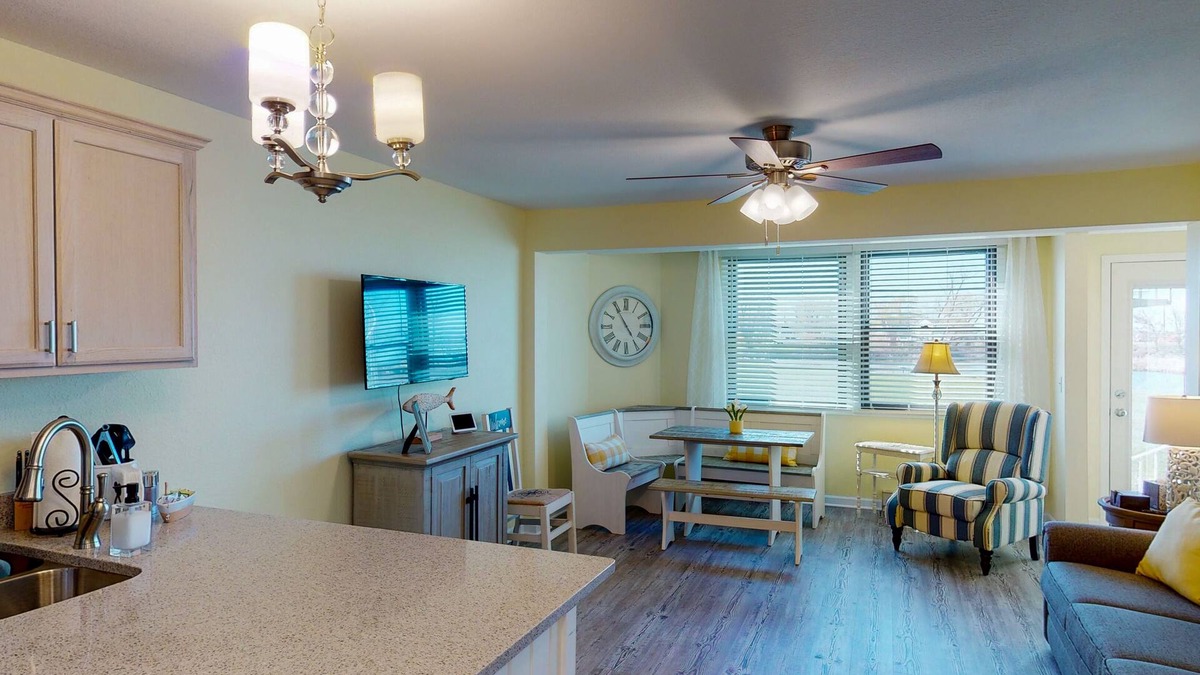 Oak Harbor Condo | Jo's Hideaway, for Lake Erie lovers, fishermen and birders! Sleeps 4