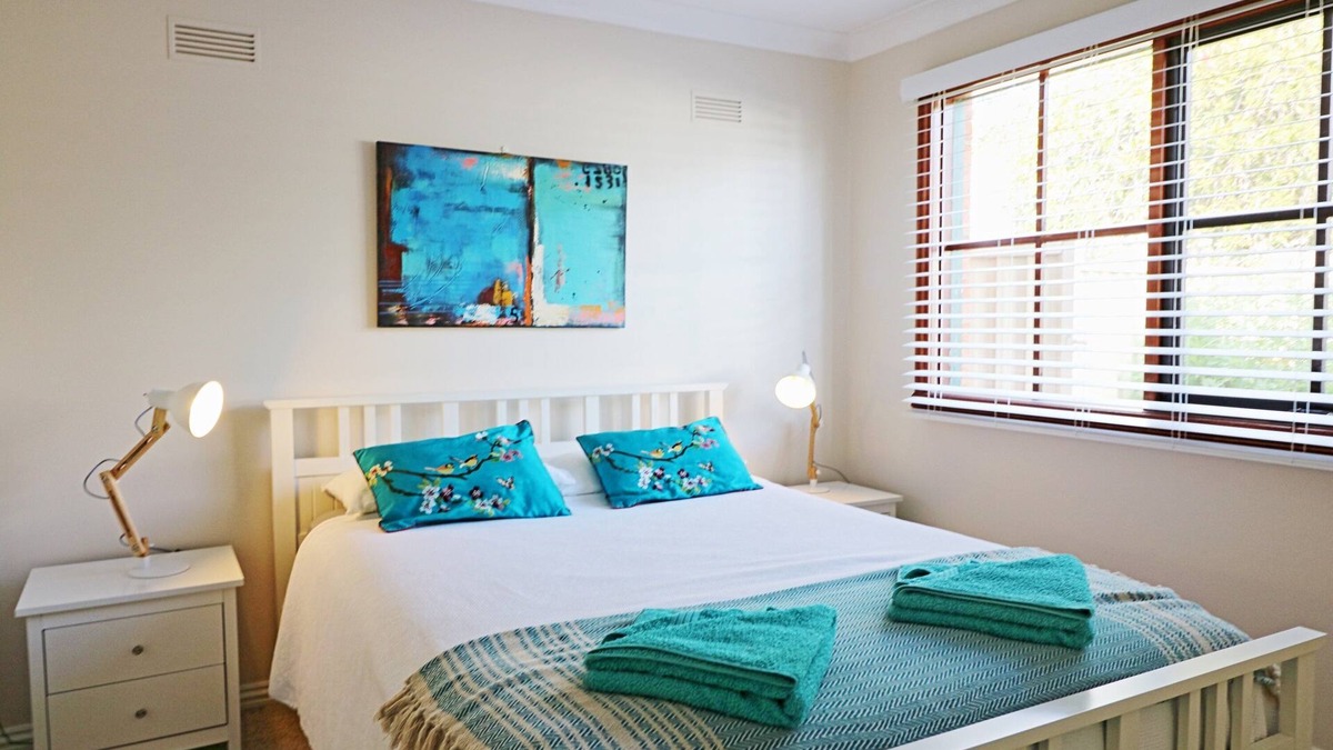 Eden Apartment | Jodi's Beach Retreat: 2 bedroom pet friendly apartment