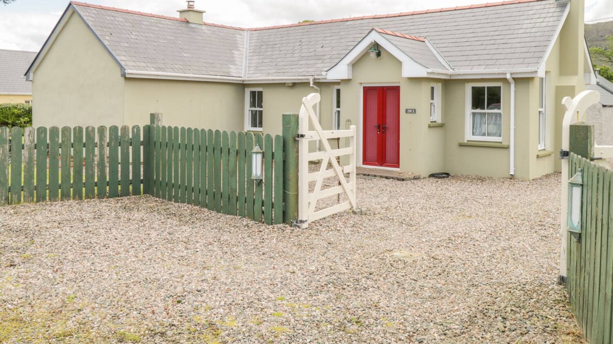 Ardara Cottage | JOE'S COTTAGE, family friendly in Ardara, County Donegal