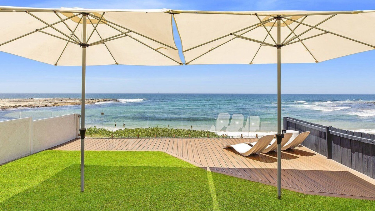 Blue Bay House | JOEANNE -ABSOLUTE BEACHFRONT AT BLUE BAY