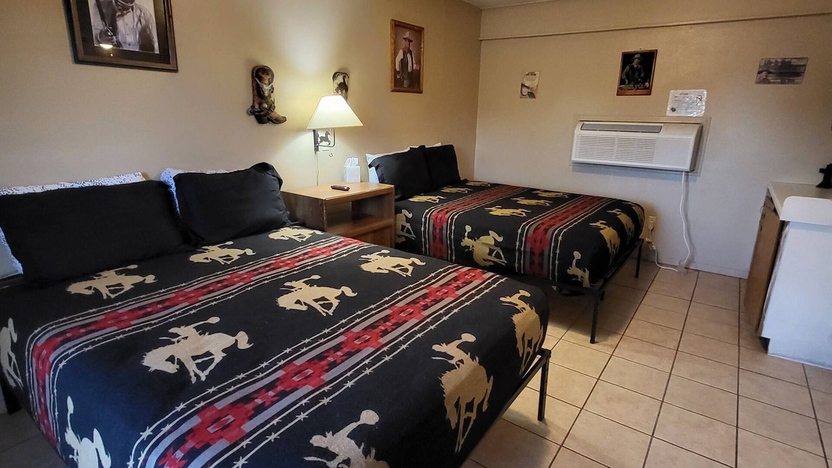Buchanan Dam Cabin | John Wayne Suite