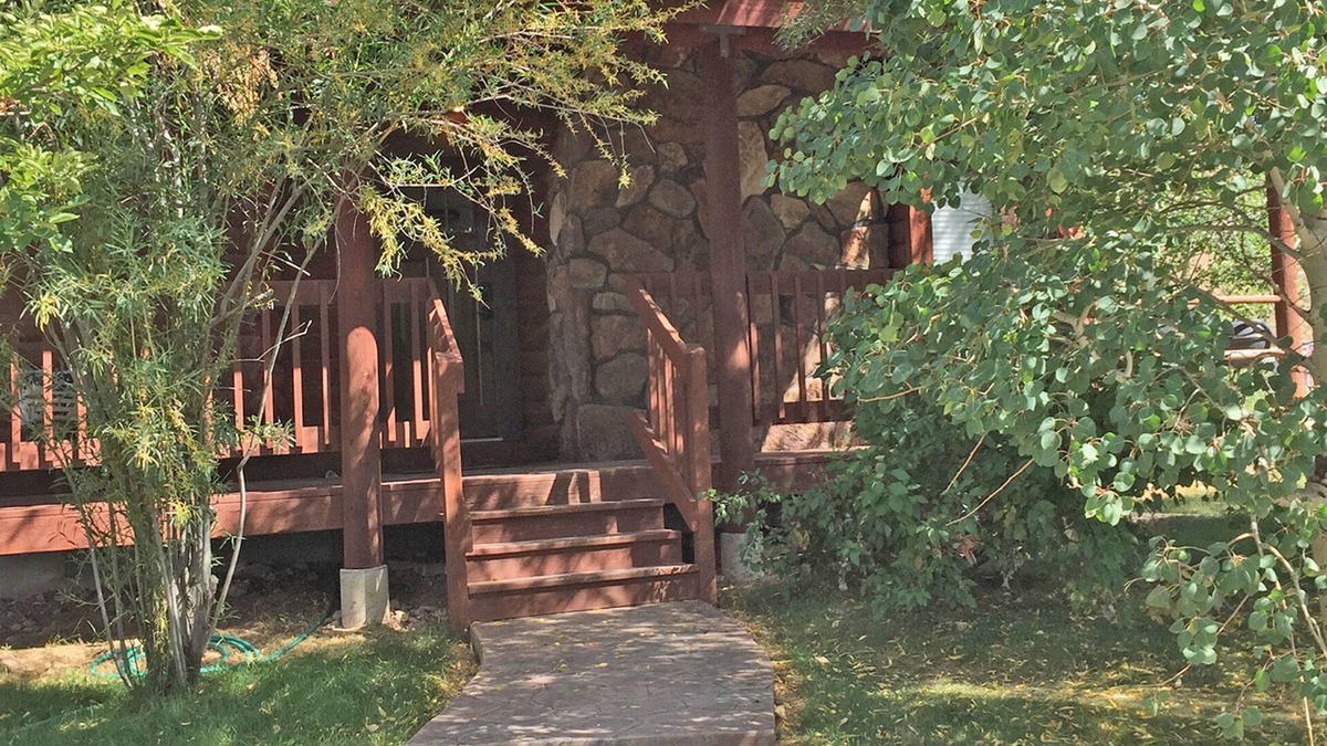 Afton House | Johnson's Country Cabin - One price rents the entire home!