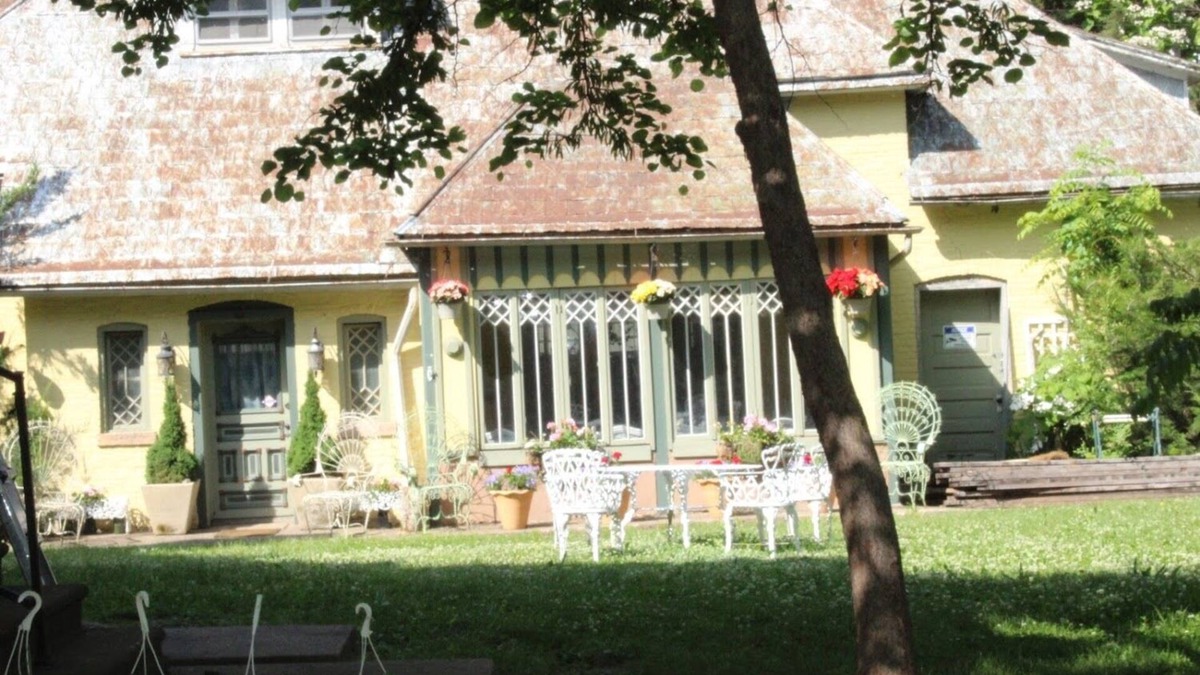 Keokuk Bed & Breakfast | Johnstone Mansion
