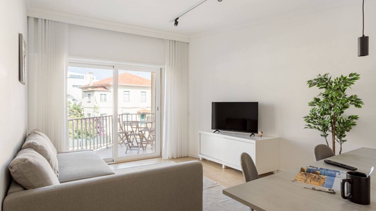 Parede Apartment | JOIVY Cosy apt in Parede near the beach