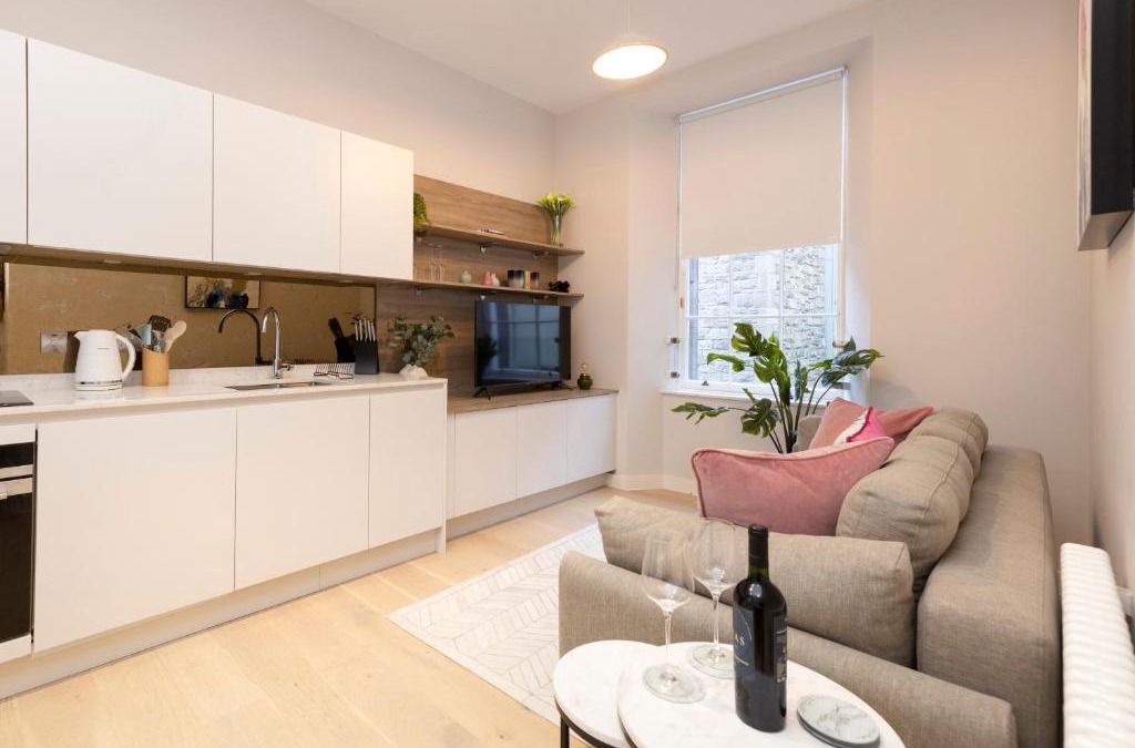 New Town Apartment | JOIVY Tasteful Studios on Rose South