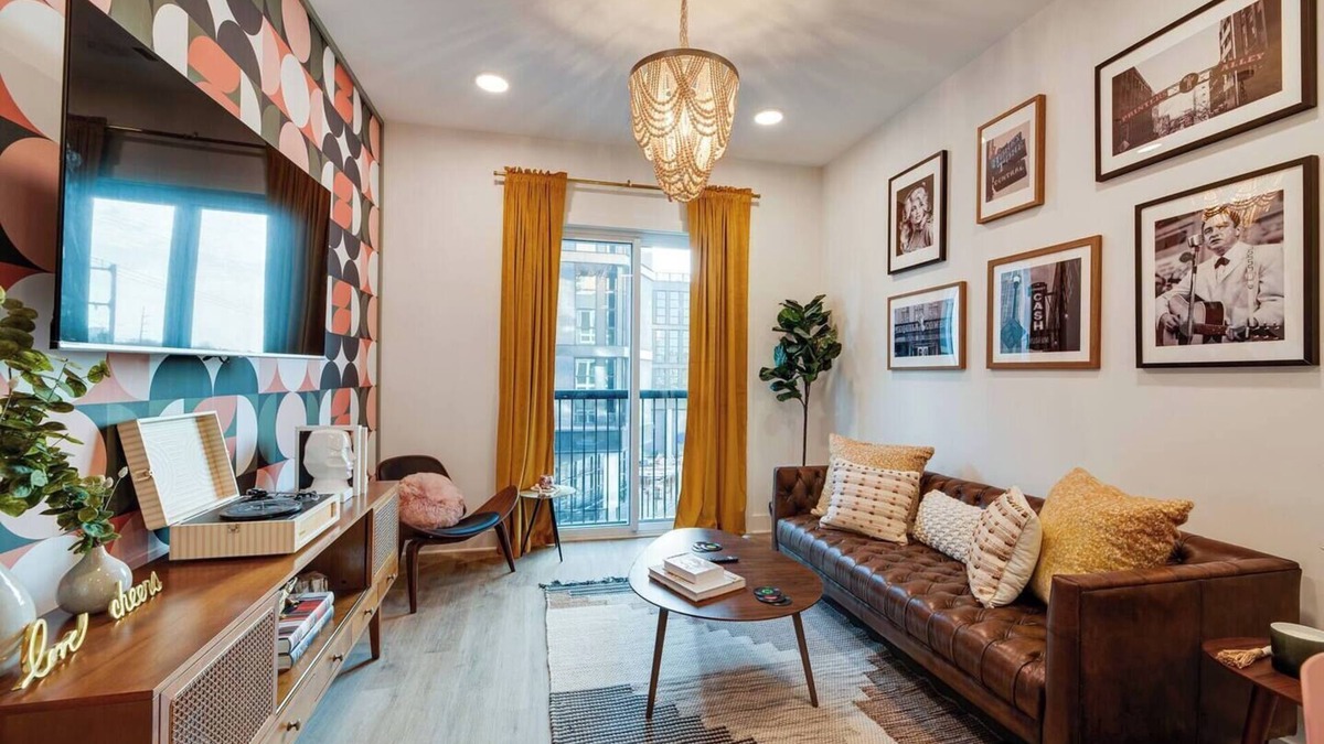 East Nashville Apartment | Jolene on Main | East Nash | 1 Mile to DTNash | A+, Jolene on Main | East Nash | 1 Mile to DTNash |