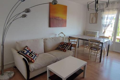 Aiguelongue Apartment | Joli F2 45m2 parking privé proche tram ligne 1 et 2