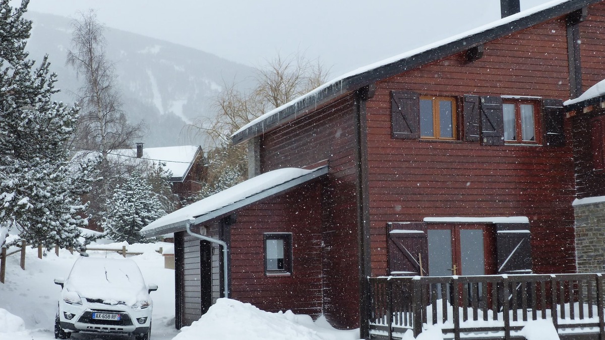 Eyne 2600 Ski Chalet | JOLIE CHALET 3 Faces EYNE 2600 STATION CAMBRE D'AZE