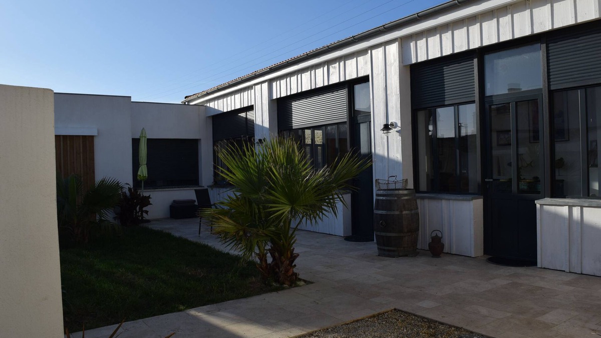 Saint-Pierre-d'Oleron House | Jolie Demeure de Bord de Mer, de Caractère, Située à 400 Mètres de la Plage