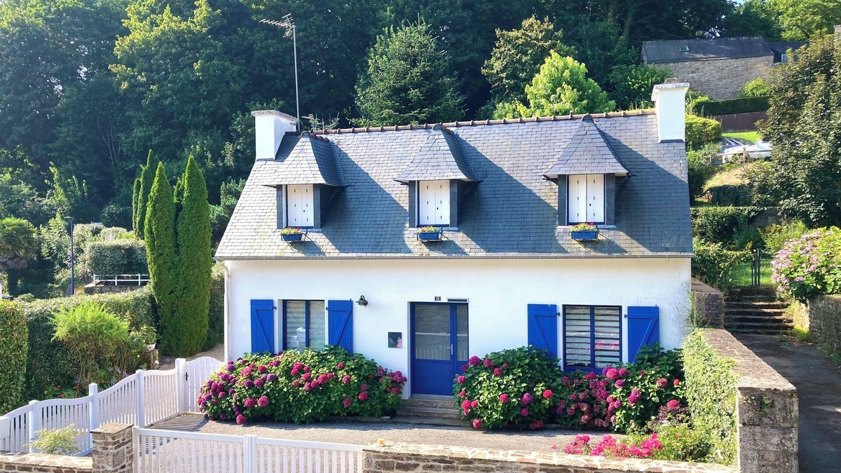 Pont-Aven House | JOLIE MAISON BLEUE In the center of pont aven near shops and museum