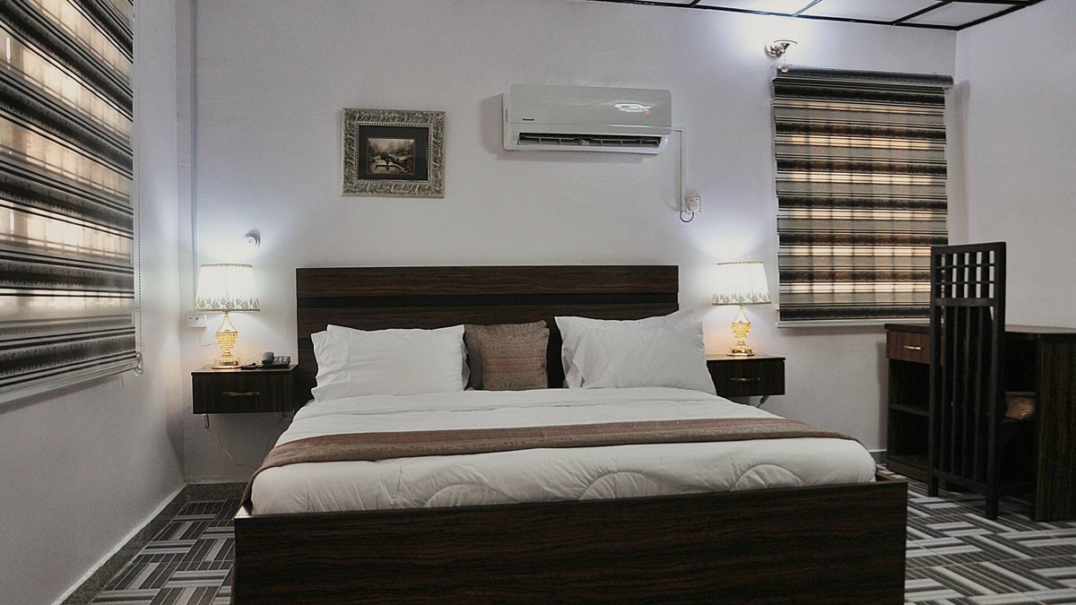 Oshodi-Isolo Bed & Breakfast | Jolie Suites