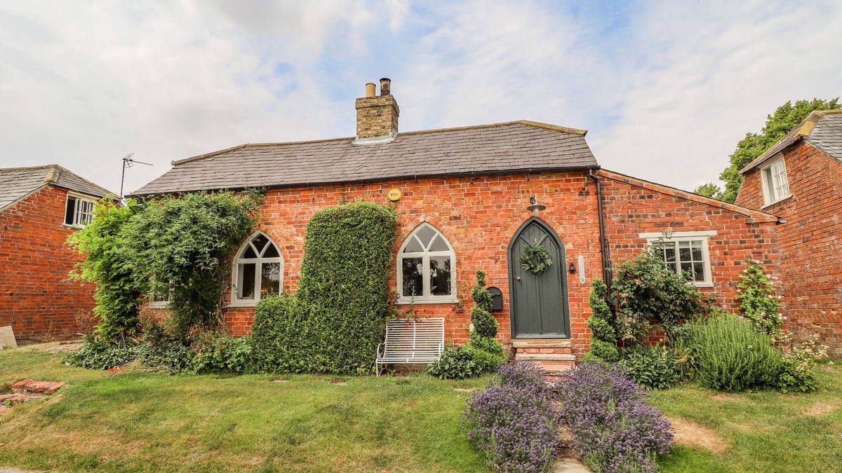 Horncastle Cottage | JOLLS COTTAGE, pet friendly, character holiday cottage in Horncastle