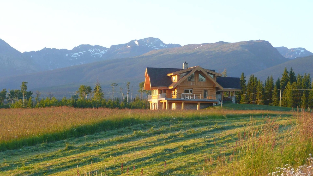 Smithers House | JollyMore | Meadow Home