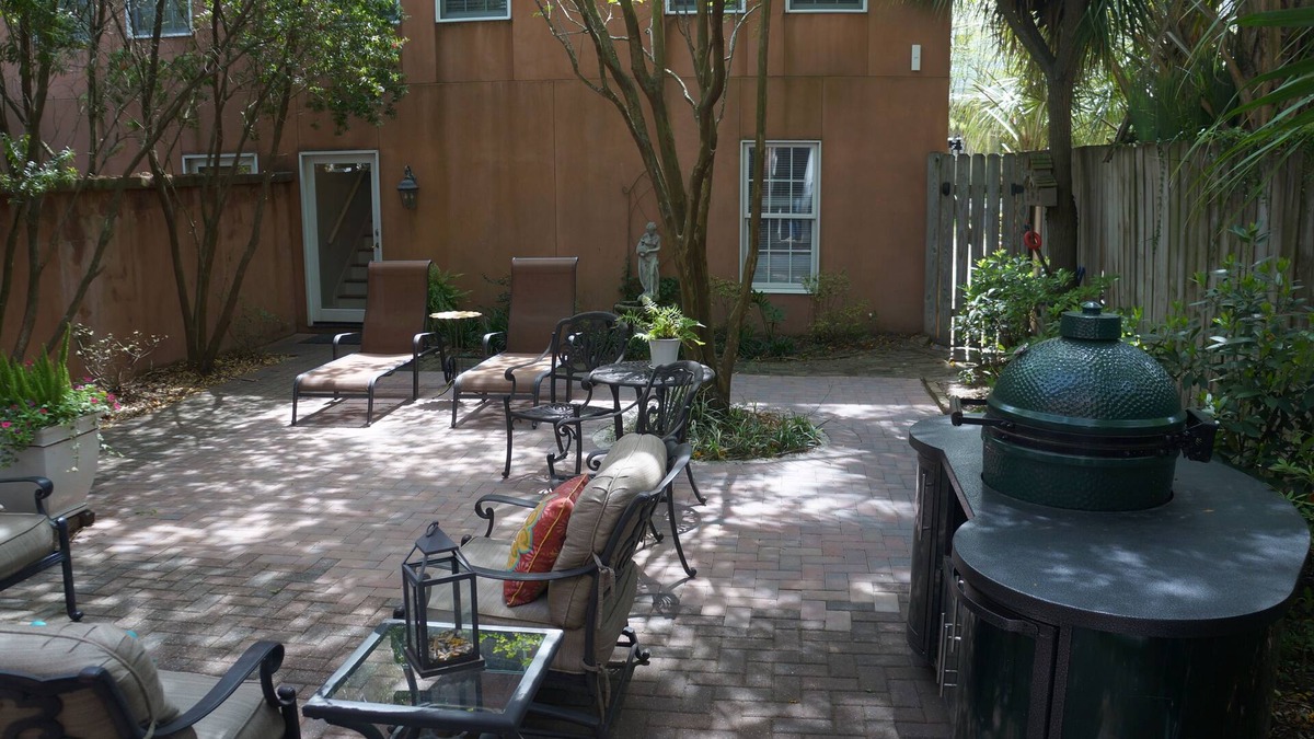 Beach Institute House | Jones Street 5 Star HGTV inspired Carriage House Historic Savannah! Dogs Ok