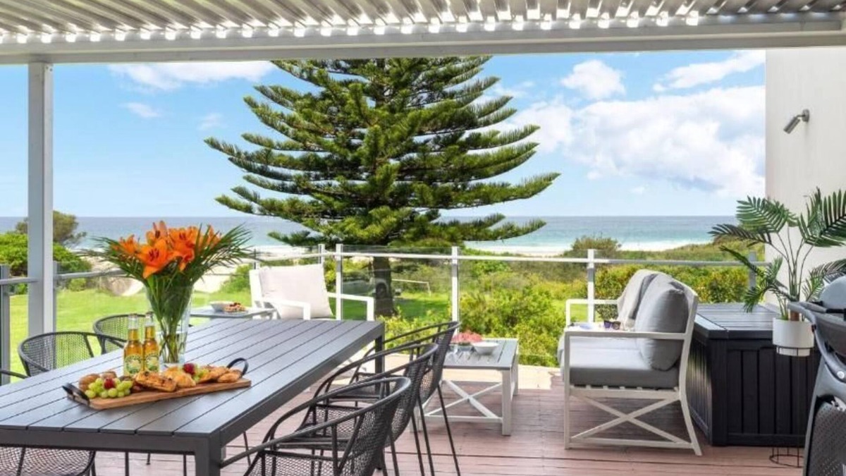 Kiama Downs House | Jones Waterfront Beach Escape - Ideal for families and groups with direct beach access