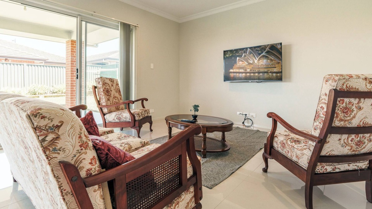 Jordan Springs House | Jordan Spring 4-bedroom villa/ free parking/convenient transportation n