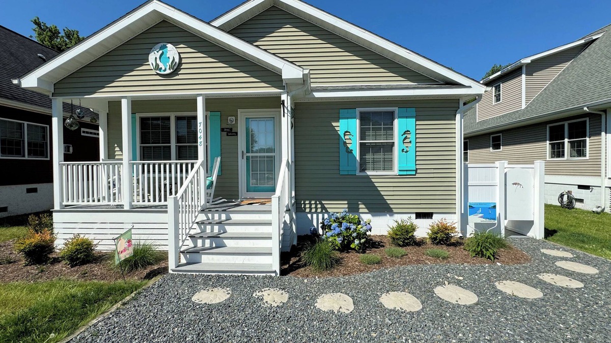 Chincoteague House | Josie's Getaway - Pet Friendly -Mini-Vacations and Month to Monthly Available