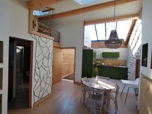 Saint-Bonnet-le-Froid Apartment | Joubarbe Les Herbes de la Saint Jean