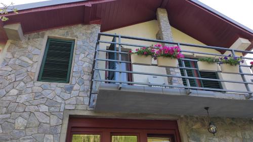 Dolna Matka House | Jovanov Residence - Remote & Accessible