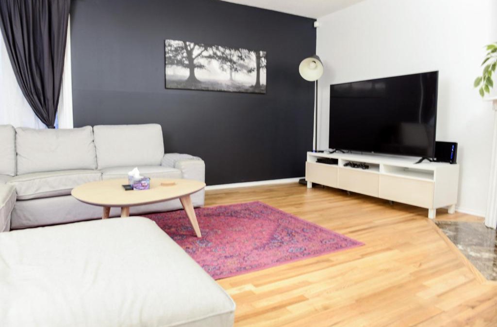 Industrial Park House | JstLikeHome - Getaway