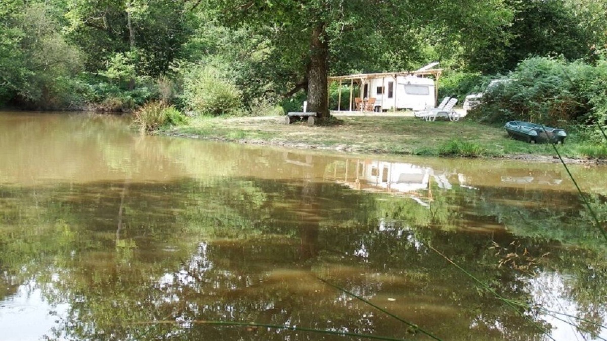 Saint-Barthelemy-de-Bellegarde House | Jungle Lake & Caravan set in 80 acres