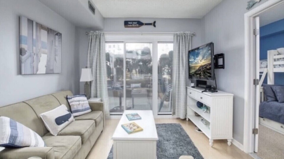 Diamond Beach Condo | June!BeachBldg,SeapointeWalkout,Nxt to oceanftCondo-Steps to beach,poolsHottubs!