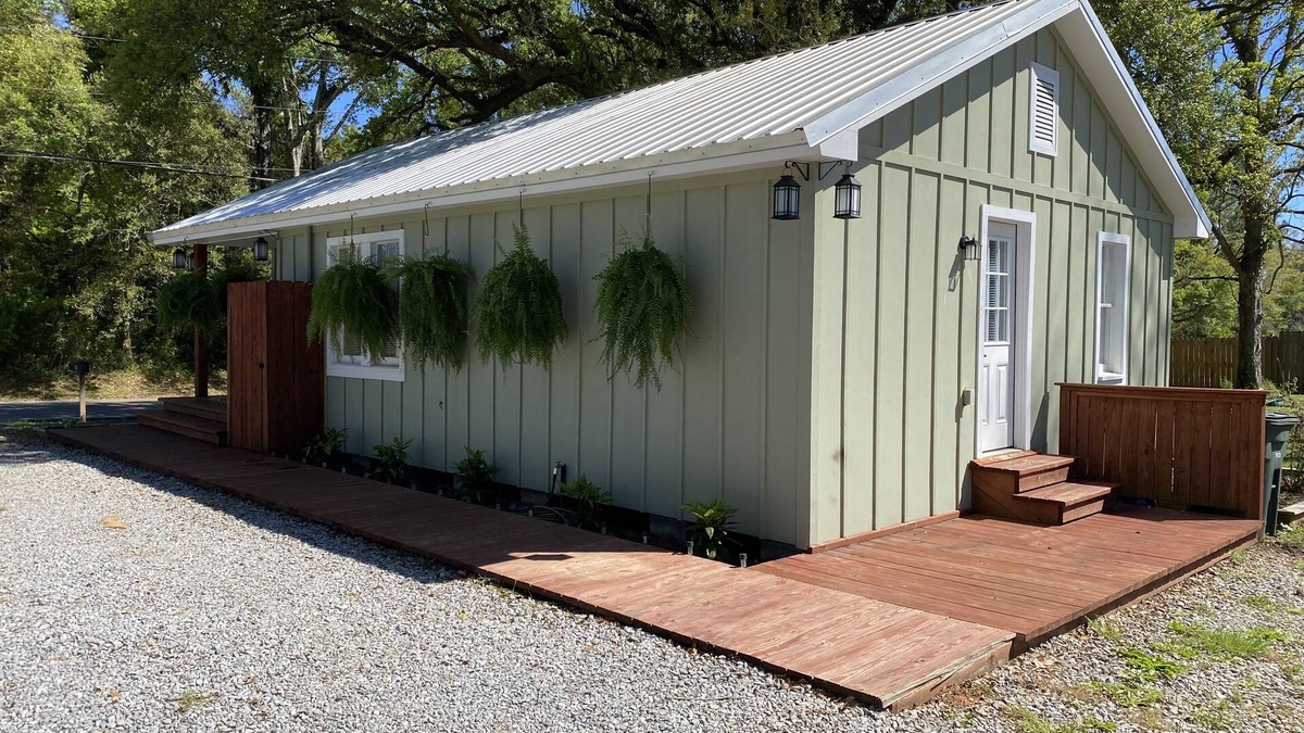 Daphne House | Jubilee Cottage in the heart of Daphne!