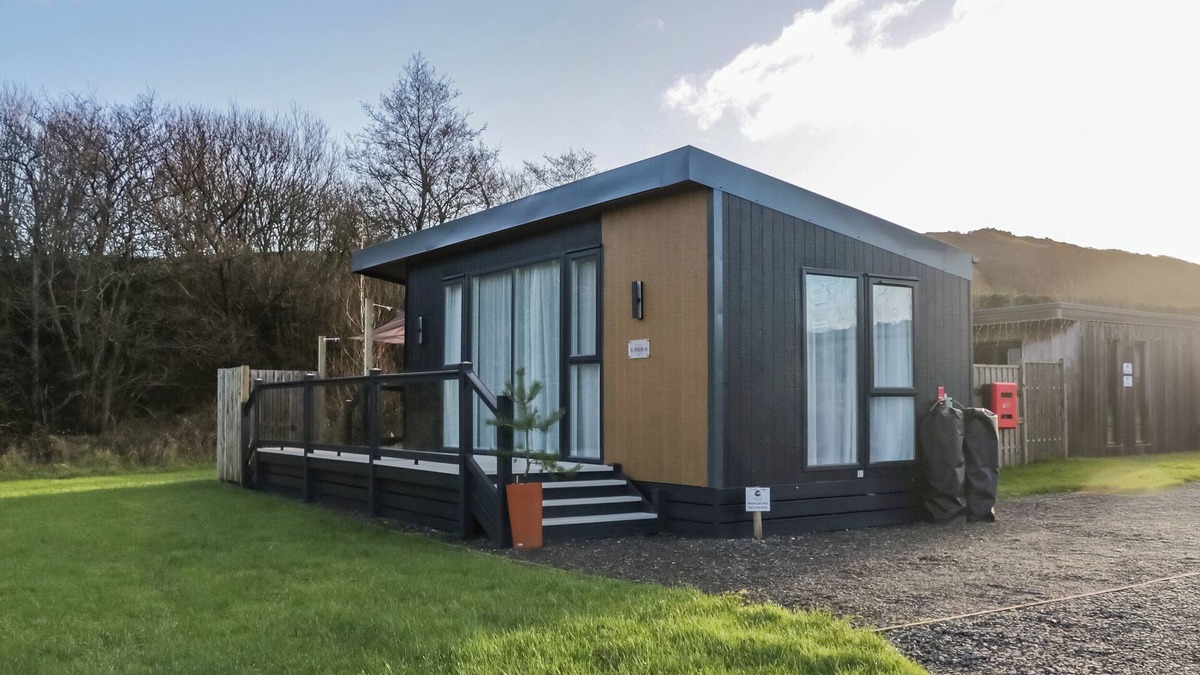 Askam and Ireleth Cottage | JUDE, romantic, character holiday cottage in Askam-In-Furness