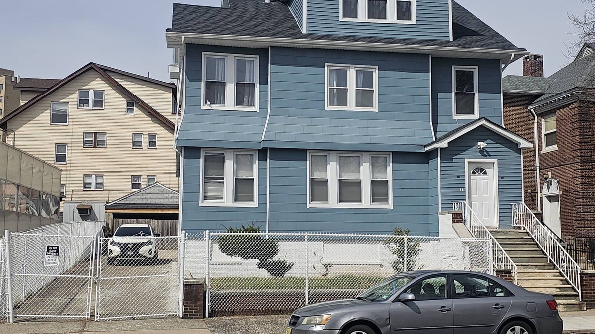 Weequahic Apartment | Judees' Comfort 2nSpacious 2-bedroom apartment available in charming Newark, NJ.