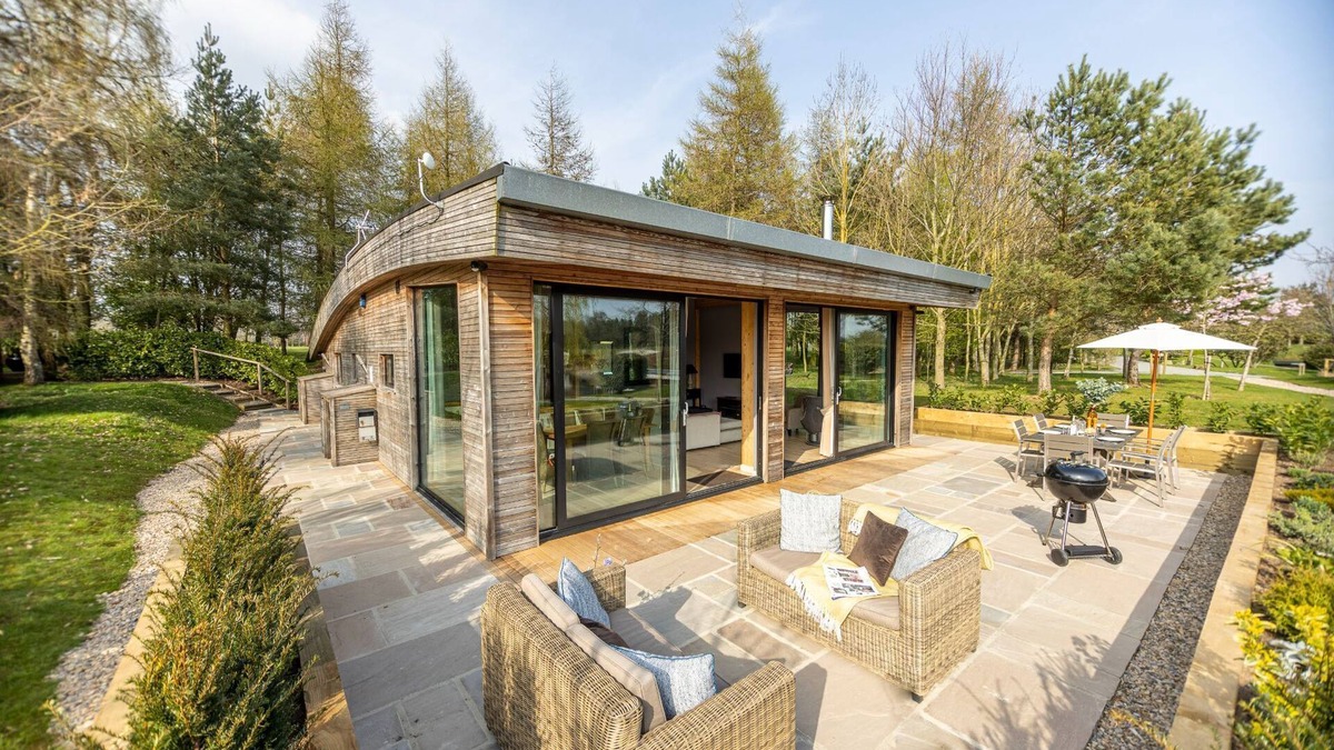 Richmond Cottage | Jules - a lodge that sleeps 6 guests in 3 bedrooms