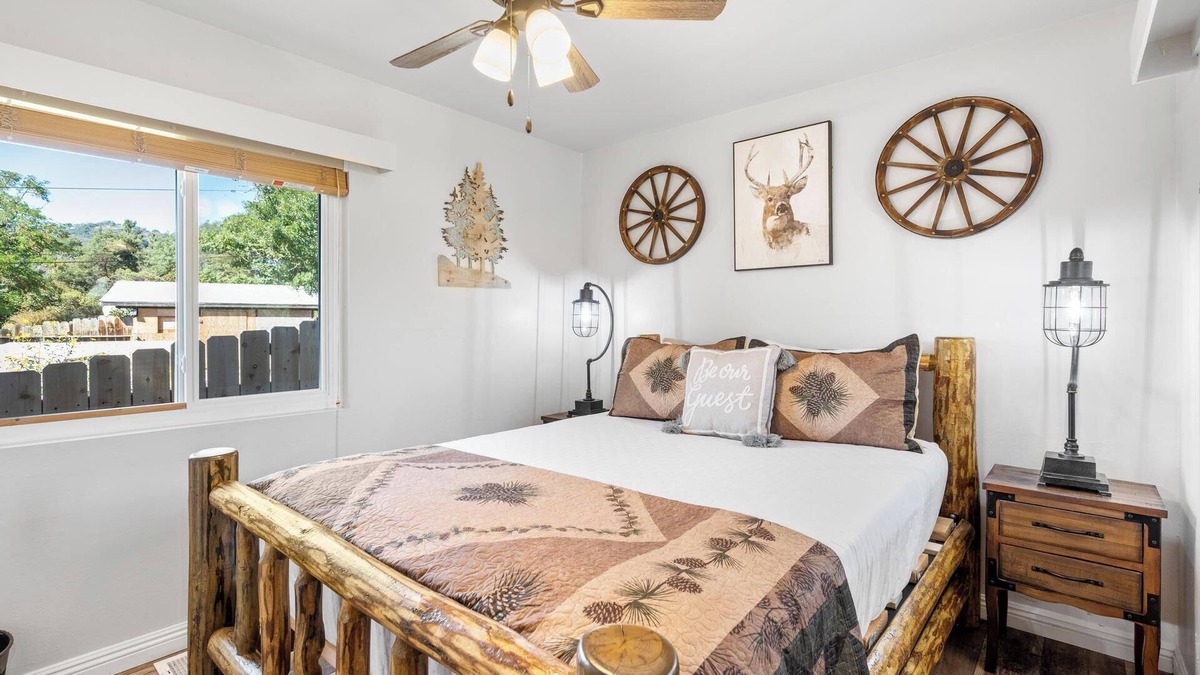 Julian Cabin | Julian Cafe Family Cottage - Includes Breakfast at The Julian Cafe & Bakery