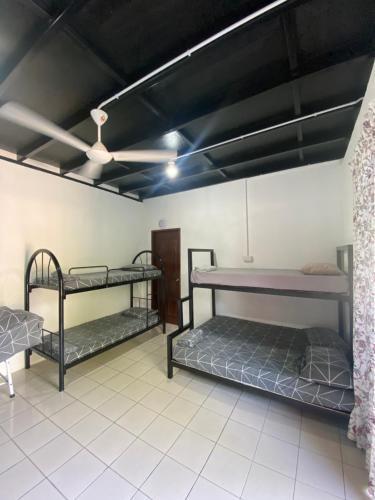 Tuaran House | Julian Homestay - Room2