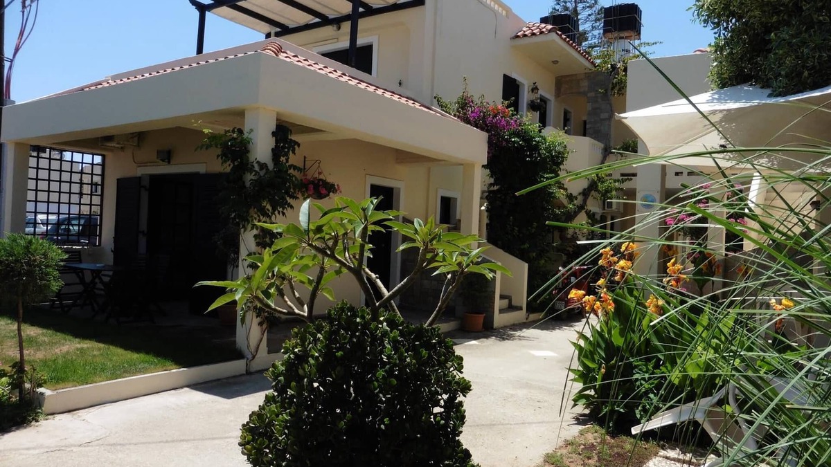 Kokkini Chani Apartment | Julie's apartments in Kokkini Hani 2mins to the beach. Perfect holiday location!