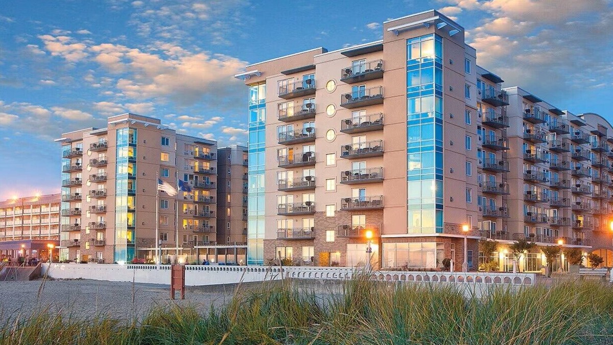 Seaside Gilbert District Resort | July 4th, 2025 at 5 stars WM Seaside resort. Enjoy Firework @ Oregon Coast