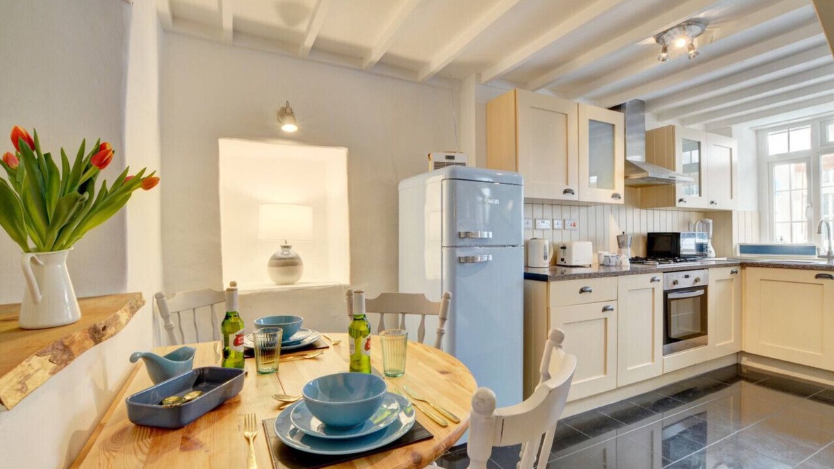West Down House | July Cottage - Two Bedroom House, Sleeps 4