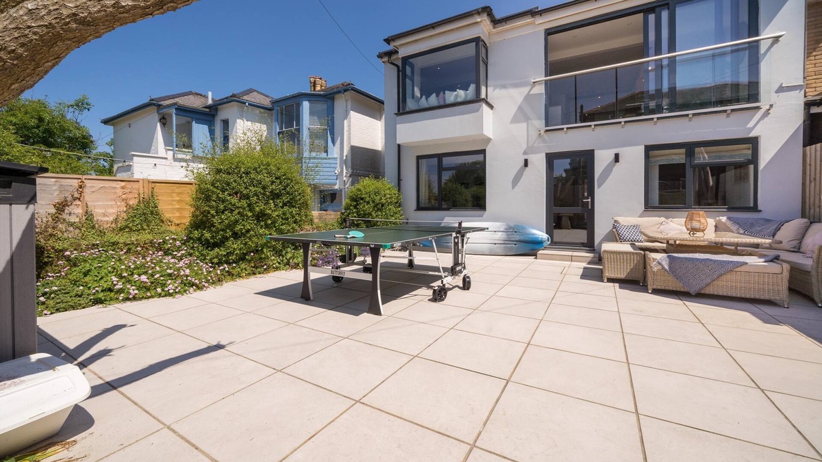 Seaview Apartment | Jumble Cottage, luxury 4 Bed, Seaside Village home