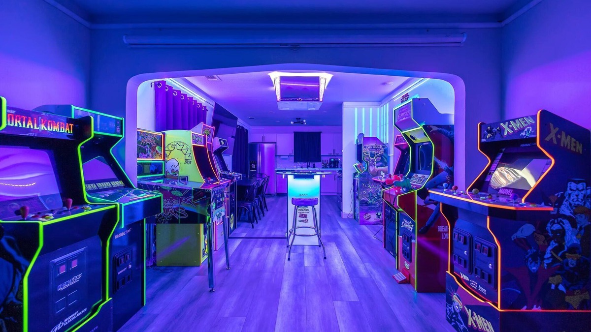 Visalia House | Jumbotron, Arcade, Themed Rooms, Theater
