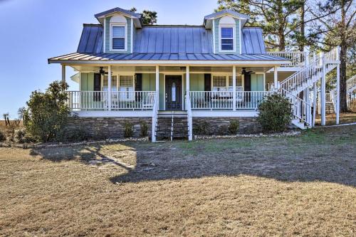 Howard House | Junction City Home Large Yard and Deck!