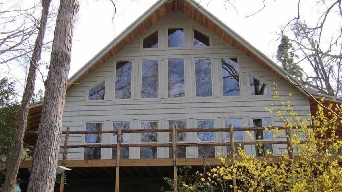 Pine Level House | Junction Park: Rustic Chalet on 75 Acres