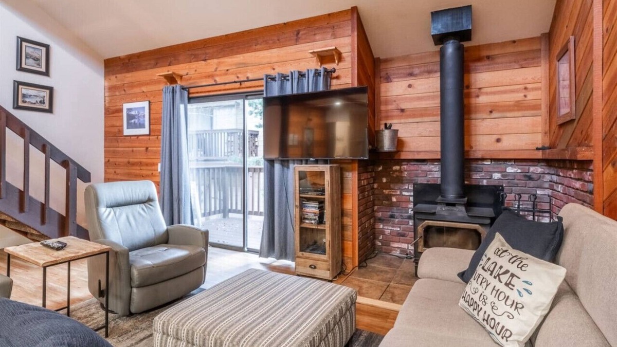June Lake Condo | June Lake Sierra Suns 4 -Spacious